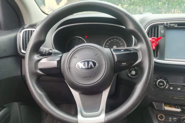 Used Kia KX3 2015 1.6L Automatic Two-Wheel Drive DLX Steering Wheel