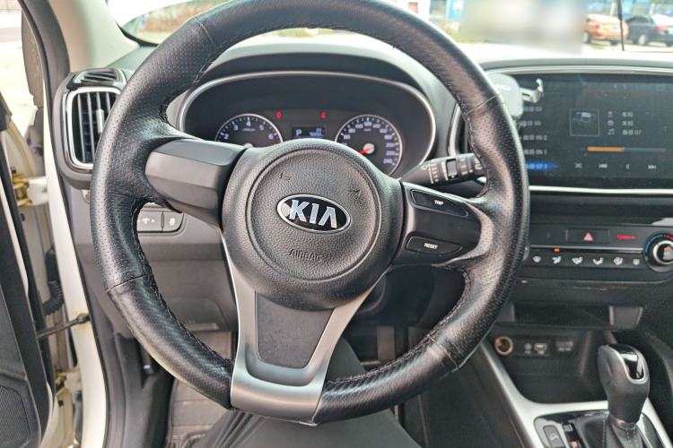 Used Kia KX3 2015 1.6L Automatic Two-Wheel Drive DLX Steering Wheel
