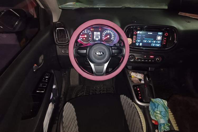 Used Kia KX3 2015 1.6L Automatic Two-Wheel Drive DLX Steering Wheel