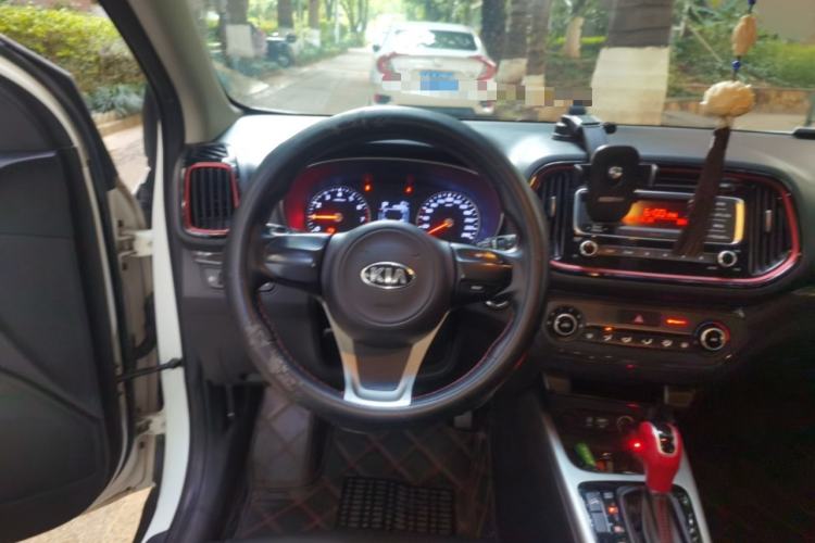 Used Kia KX3 2015 1.6T Automatic Two-Wheel Drive DLX Steering Wheel