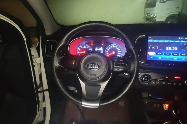 Used Kia KX3 2015 1.6L Automatic Two-Wheel Drive DLX Steering Wheel