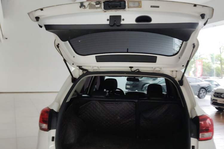 Used Kia KX3 2015 1.6L Automatic Two-Wheel Drive DLX Trunk