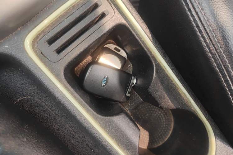Used Kia KX3 2015 1.6L Automatic Two-Wheel Drive DLX Vehicle Key