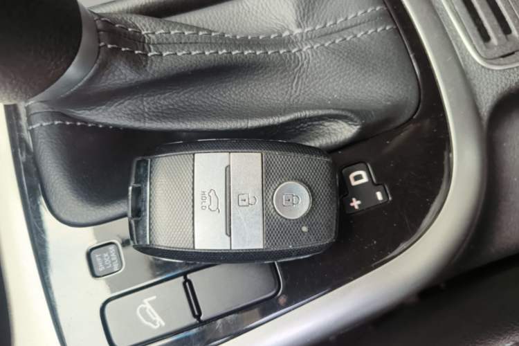 Used Kia KX3 2015 1.6L Automatic Two-Wheel Drive DLX Vehicle Key