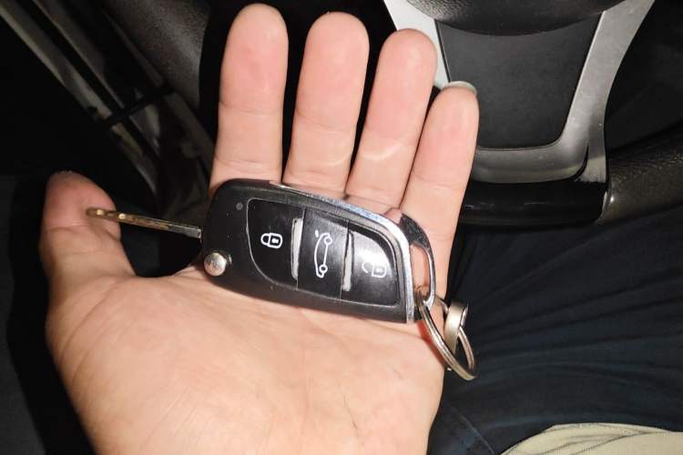 Used Kia KX3 2015 1.6L Manual Two-Wheel-Drive GLS Vehicle Key