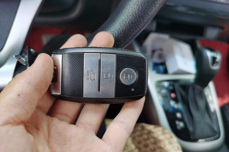 Used Kia KX3 2015 1.6L Automatic Two-Wheel Drive DLX Vehicle Key
