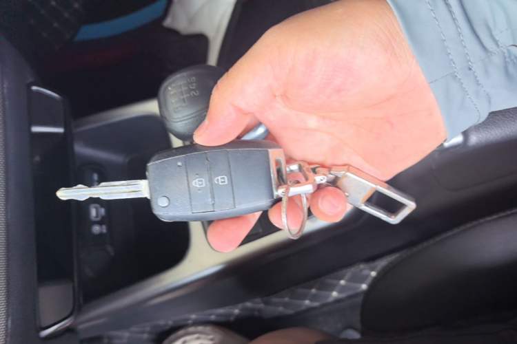 Used Kia KX3 2015 1.6L Manual Two-Wheel-Drive GLS Vehicle Key