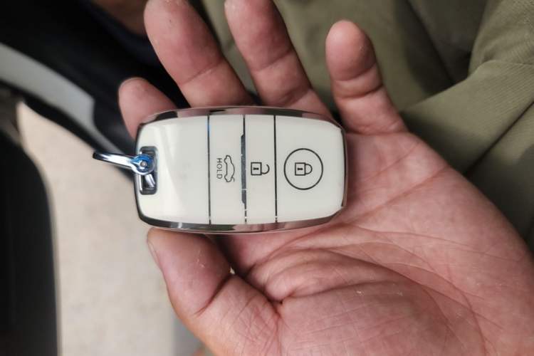 Used Kia KX3 2015 1.6L Automatic Two-Wheel Drive DLX Vehicle Key