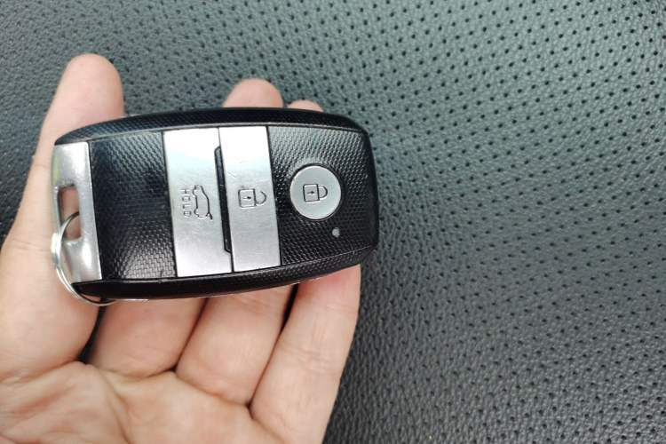 Used Kia KX3 2015 1.6L Automatic Two-Wheel Drive DLX Vehicle Key