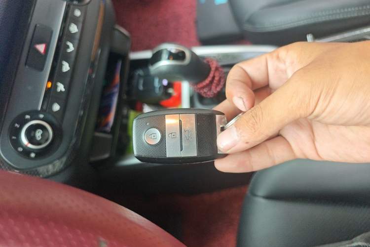 Used Kia KX3 2015 1.6L Automatic Two-Wheel Drive DLX Vehicle Key