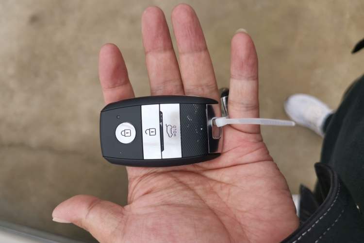 Used Kia KX3 2015 1.6L Automatic Two-Wheel Drive DLX Vehicle Key