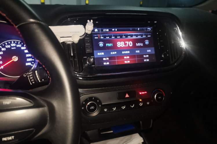 Used Kia KX3 2015 1.6T Automatic Two-Wheel Drive DLX Audio And AC Panel