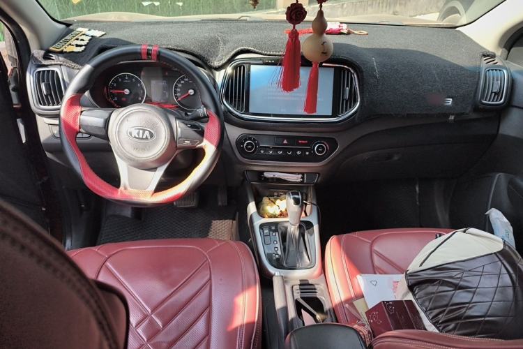 Used Kia KX3 2015 1.6L Automatic Special Center Console