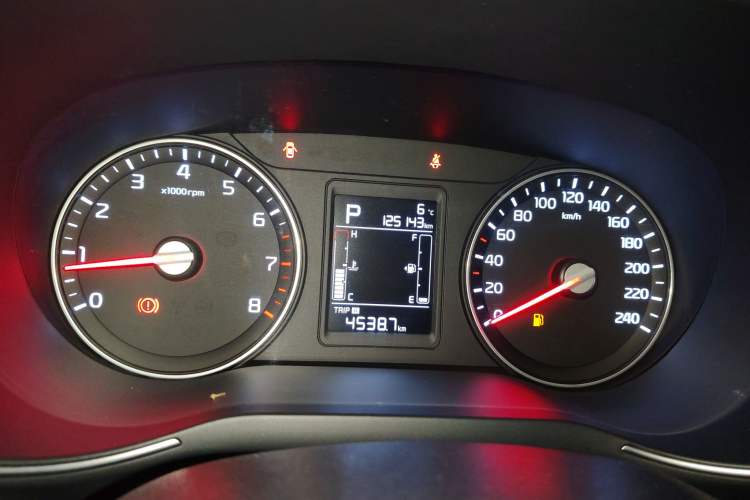 Used Kia KX3 2015 1.6L Automatic Two-Wheel Drive DLX Odometer Close Up