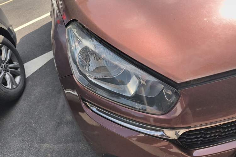 Used Kia KX3 2015 1.6L Automatic Special Right Front Headlight