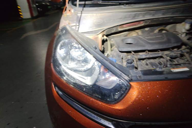 Used Kia KX3 2015 1.6L Automatic Two-Wheel Drive DLX Right Front Headlight