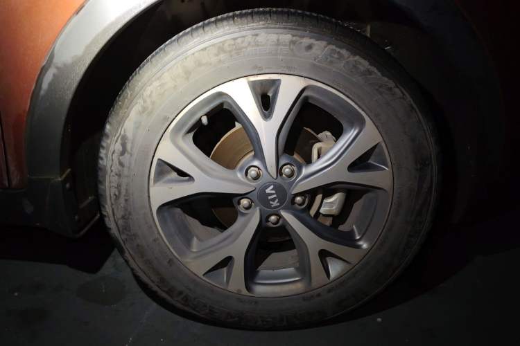Used Kia KX3 2015 1.6L Automatic Two-Wheel Drive DLX Right Front Wheel Hub