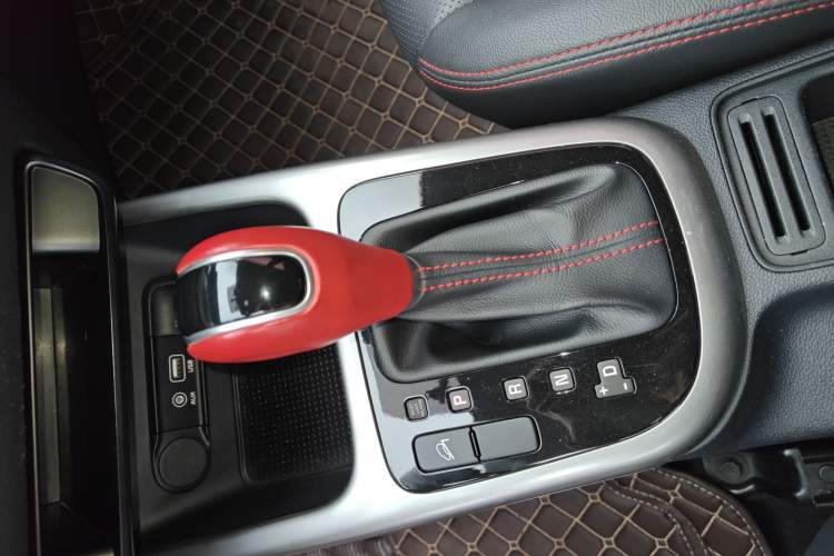 Used Kia KX3 2017 1.6T Automatic Aoya Edition Gear Lever