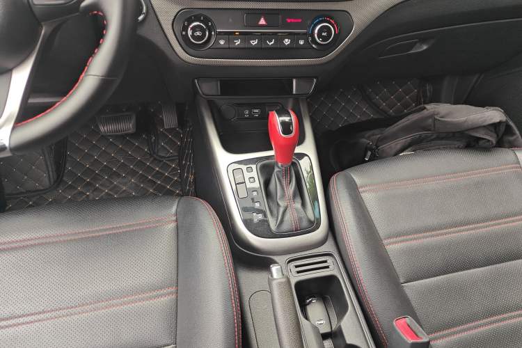 Used Kia KX3 2017 1.6T Automatic Aoya Edition Gear Lever