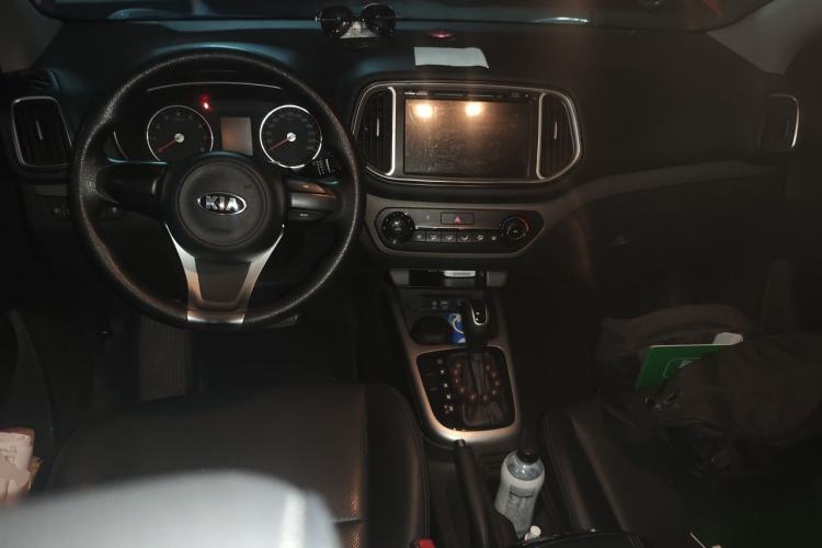 Used Kia KX3 2017 1.6L Automatic Aoya 15th Anniversary Special Edition Center Console