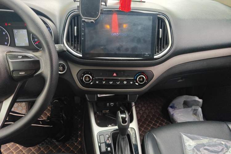 Used Kia KX3 2017 1.6L Automatic Aozun Edition Audio And AC Panel