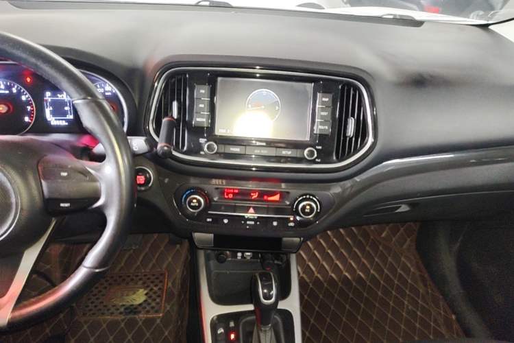 Used Kia KX3 2017 1.6L Automatic Aozun Edition Audio And AC Panel