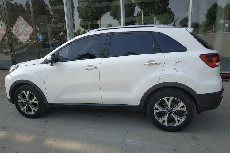 Used Kia KX3 2017 1.6L Automatic Aoya Version Exterior 3
