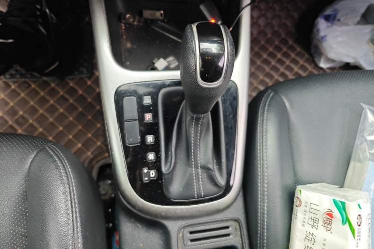 Used Kia KX3 2017 1.6L Automatic Aozun Edition Gear Lever