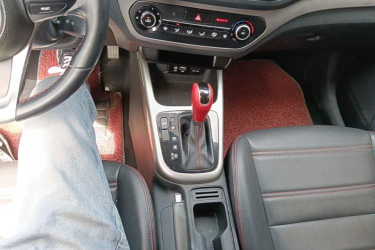 Used Kia KX3 2017 1.6T Automatic Aoya Edition Gear Lever
