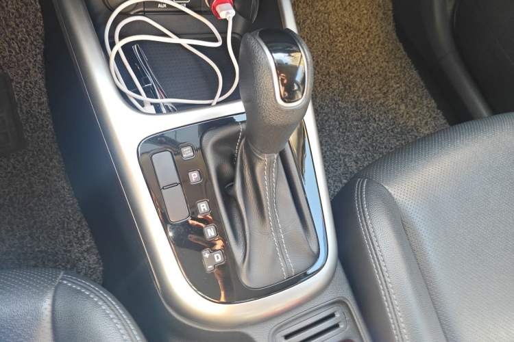 Used Kia KX3 2017 1.6L Automatic Aoya Version Gear Lever