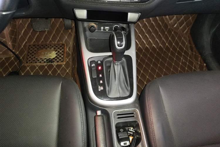 Used Kia KX3 2017 1.6L Automatic Aozun Edition Gear Lever