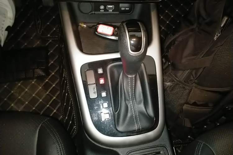 Used Kia KX3 2017 1.6L Automatic Aoya Version Gear Lever