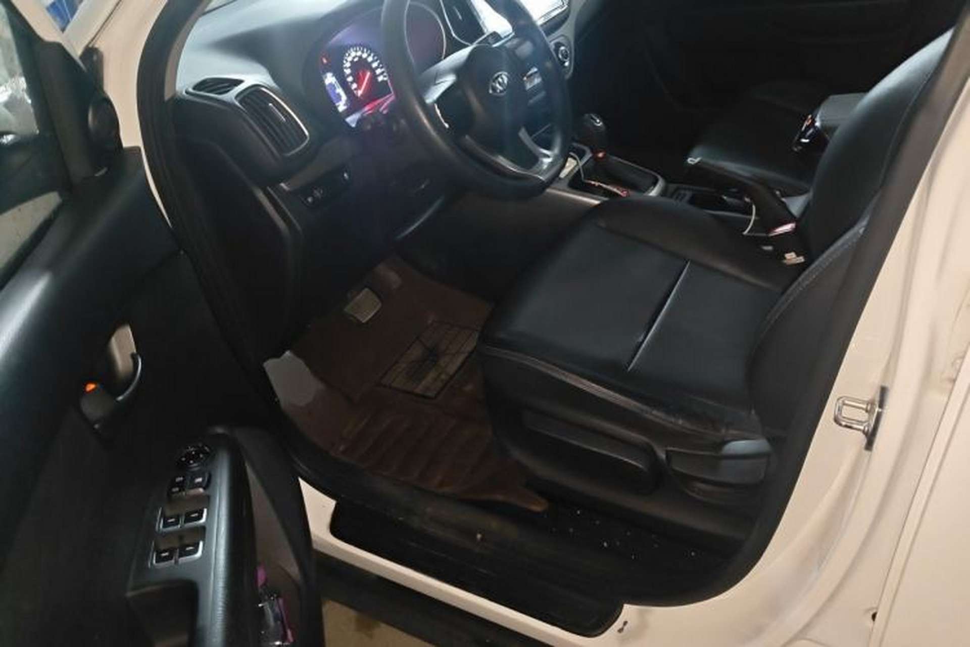Used Kia KX3 2017 1.6L Automatic Aoya Version Interior 3