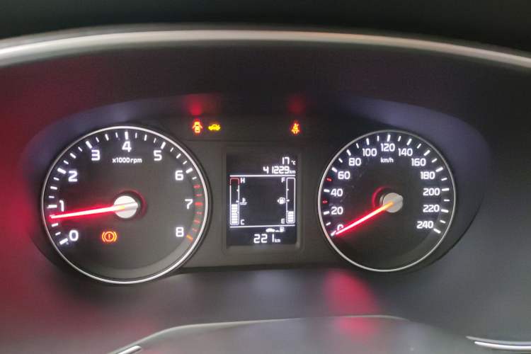 Used Kia KX3 2017 1.6L Manual Aofeng Edition Odometer Close Up