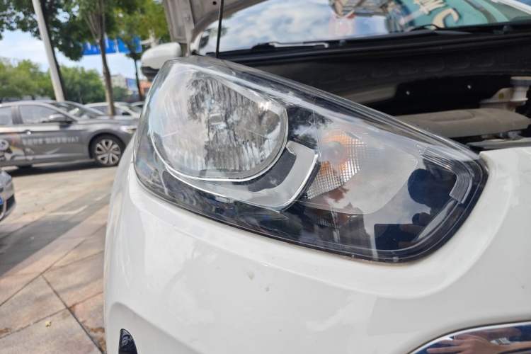 Used Kia KX3 2017 1.6L Automatic Aozun Edition Right Front Headlight