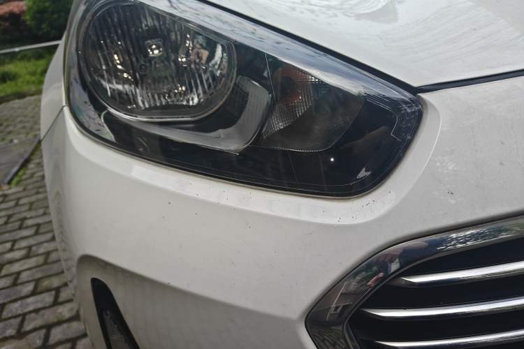 Used Kia KX3 2017 1.6L Automatic Aozun Edition Right Front Headlight