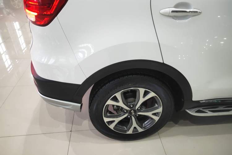 Used Kia KX3 2019 1.6L Automatic Fashion Sunroof Edition Exterior 5