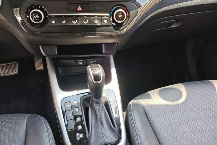 Used Kia KX3 2019 1.6L Automatic Fashion Sunroof Edition Gear Lever