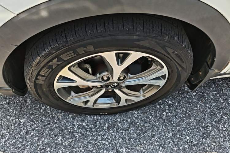 Used Kia KX3 2019 1.6L Automatic Fashion Sunroof Edition Left Front Wheel Hub