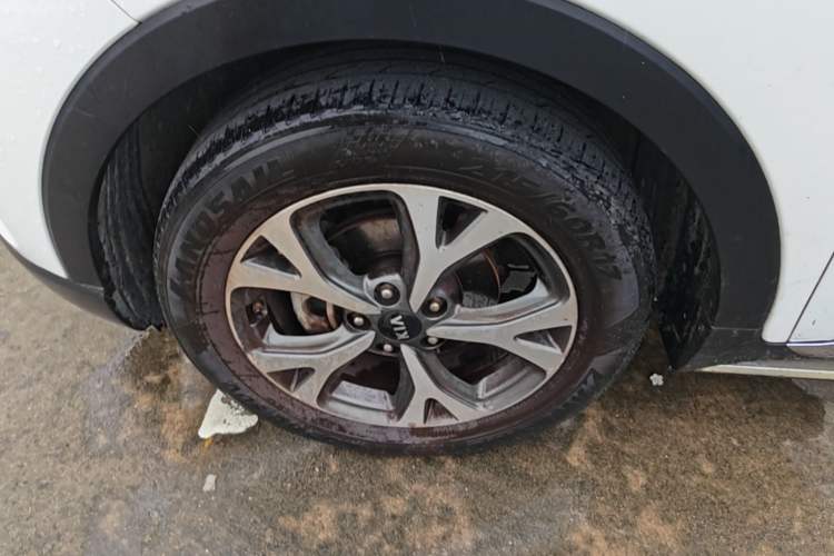 Used Kia KX3 2019 1.6L Automatic Fashion Sunroof Edition Left Front Wheel Hub