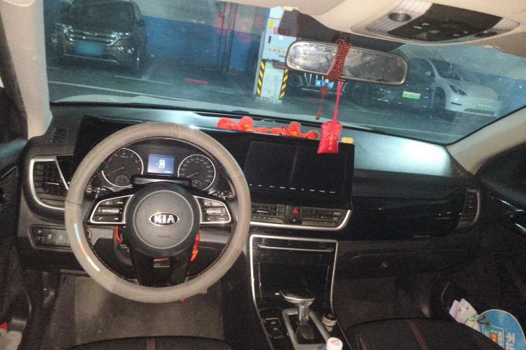 Used Kia KX3 2020 1.5L CVT Trend Edition Center Console