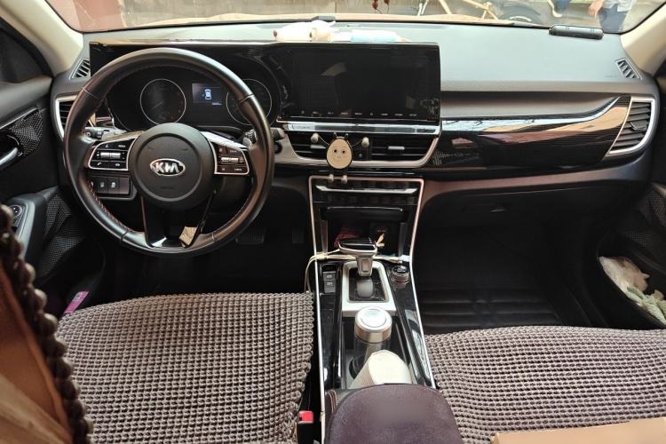Used Kia KX3 2020 1.5L CVT Trend Edition Center Console