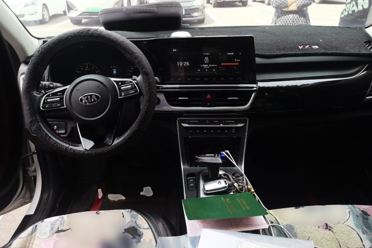 Used Kia KX3 2020 1.5L CVT Trend Edition Center Console