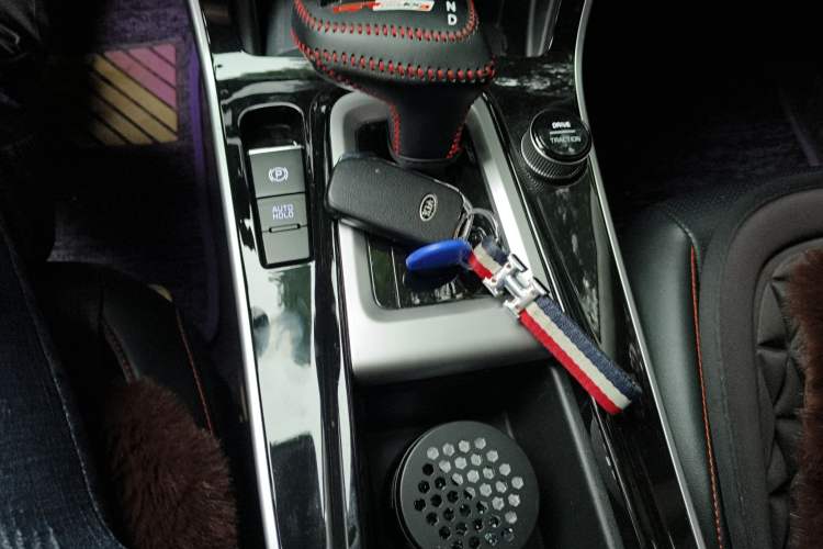 Used Kia KX3 2020 1.5L CVT Trend Edition Gear Lever