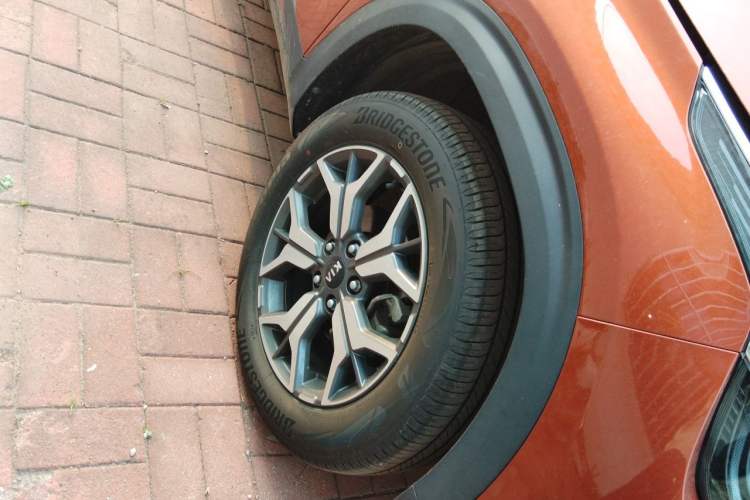 Used Kia KX3 2020 1.5L CVT Trend Edition Right Front Wheel Hub