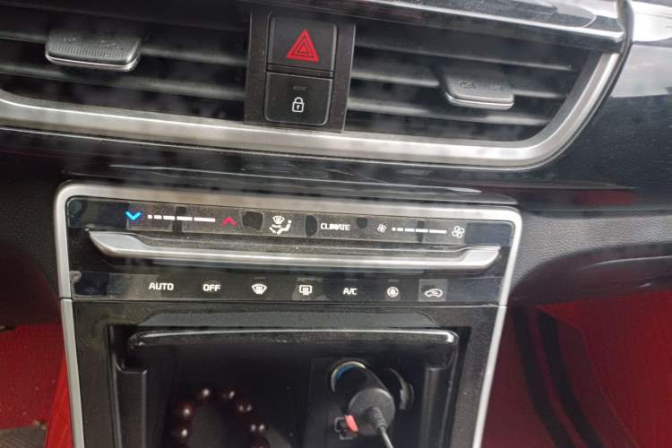 Used Kia KX3 2020 1.5L CVT Trend Edition Audio And AC Panel