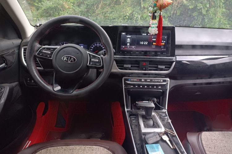 Used Kia KX3 2020 1.5L CVT Trend Edition Center Console