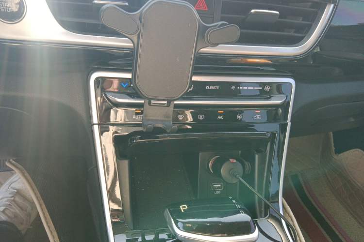 Used Kia KX3 2020 1.5L CVT Trend Edition Audio And AC Panel