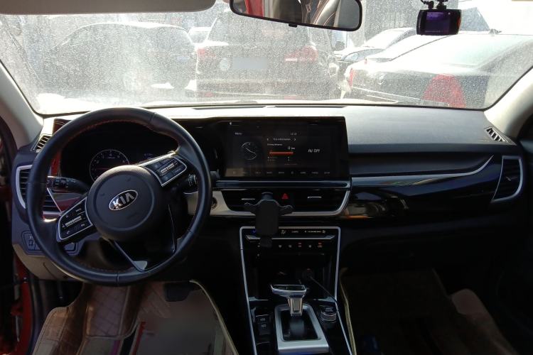 Used Kia KX3 2020 1.5L CVT Trend Edition Center Console