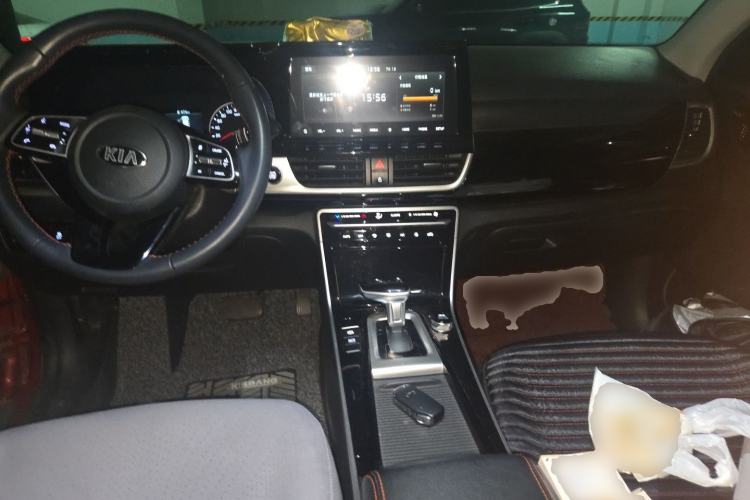 Used Kia KX3 2020 1.5L CVT Trend Edition Center Console